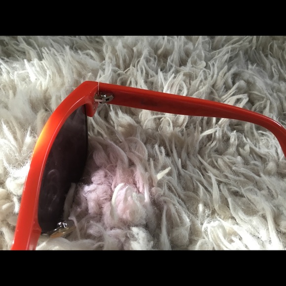 Sunglasses - Picture 3 of 5